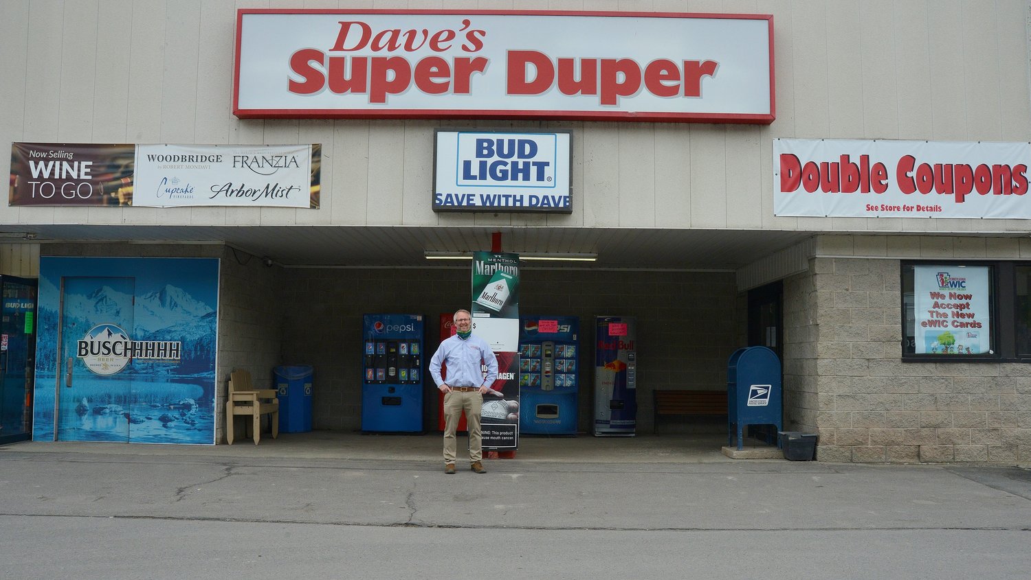 Mike Flederbach of Dave's Super Duper said around 95 percent of customers abide by mask-wearing guidelines.